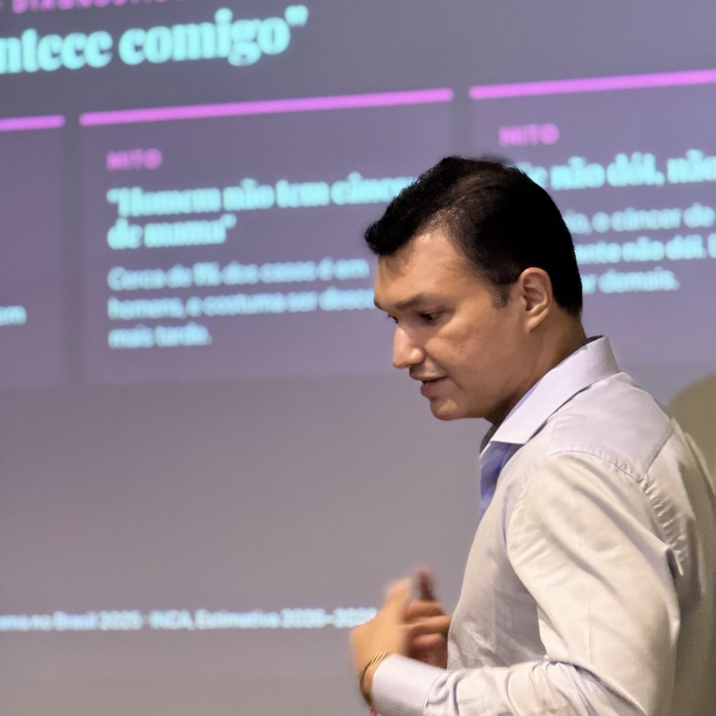 Dr. Fábio Luiz durante palestra